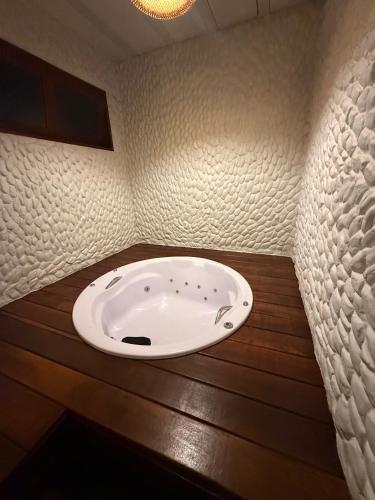 a bathroom with a white sink on a counter at Villa Fênix Suítes in Barreirinhas
