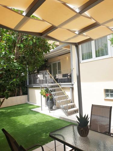 Lithos an Elegant apartment with private garden