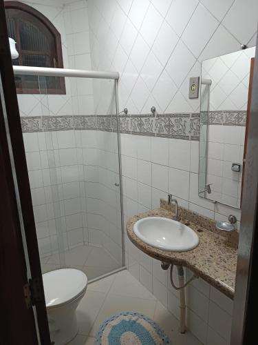 a bathroom with a sink and a toilet at Vista do pico Itacolomi in Ouro Preto