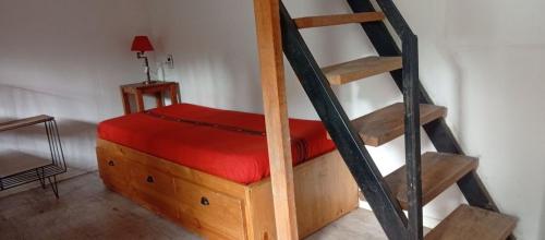 a bedroom with a bunk bed and a ladder at Casa en Marindia Sur in Salinas