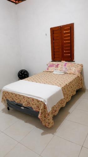 a bedroom with a bed with a wooden headboard at Villa Penelope in Paracuru