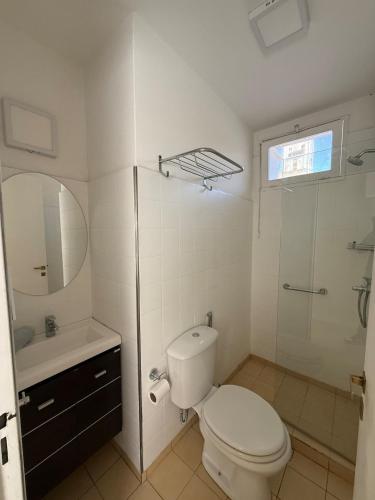 a bathroom with a toilet and a sink and a shower at Mendoza Centro Apartment in Mendoza