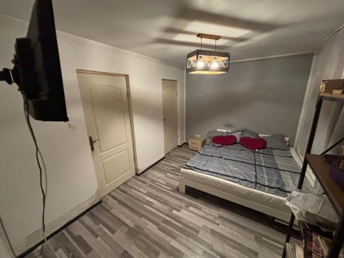 a bedroom with a bed and a flat screen tv at Fele&Ami house in Bontida