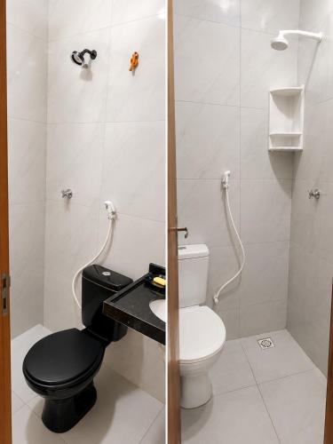 a small bathroom with a toilet and a shower at Villa Penelope in Paracuru