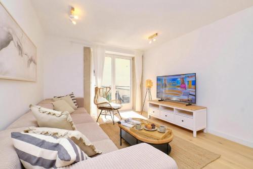 Island Villa Alba with Terrace & Grill - Happy Rentals