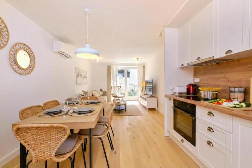 Island Villa Alba with Terrace & Grill - Happy Rentals