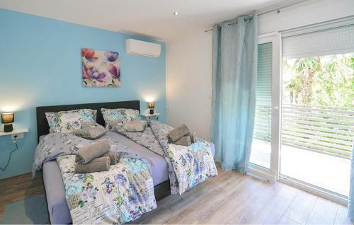 3 Bedroom Beautiful Apartment In Lovran