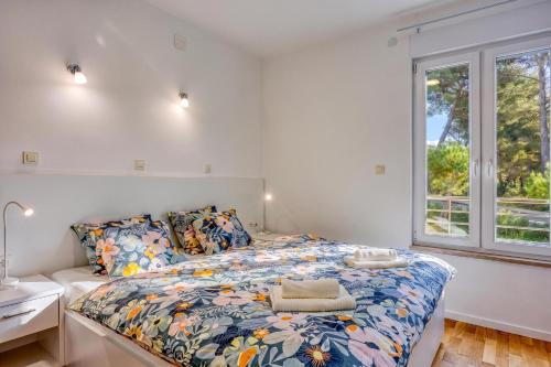 Cikat Bay Modern Apartment /w Balcony - Happy Rentals