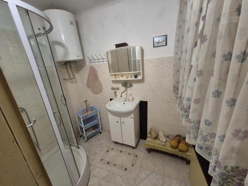 a bathroom with a sink and a mirror and a shower at Privat Anna in Loket