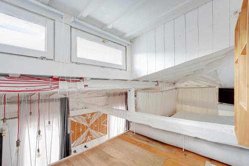 Spacious apartment 2BR 4P – République