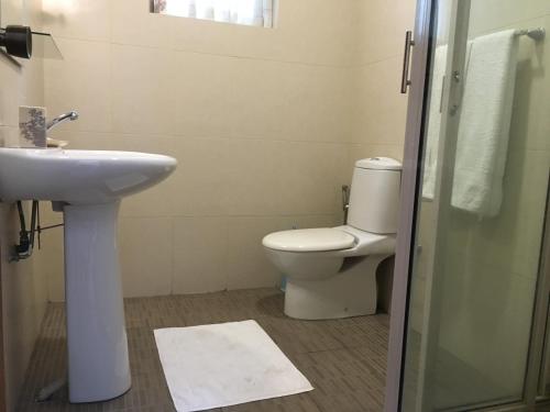 a bathroom with a sink and a toilet at Occazia Residence in Colombo