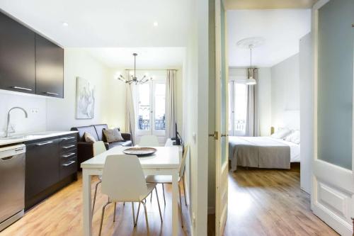 The Collection Barcelona - Las Ramblas - Liceo, ideal 2 bedrooms apartment