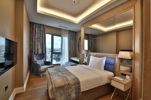 A bed or beds in a room at Bof Hotels Ceo Suites Atasehir