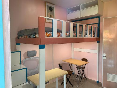 a room with a bunk bed and a desk at Kenjie Apartment in Cordova