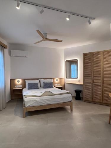 a bedroom with a bed and a ceiling fan at Villa Fantasia in Skiathos