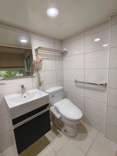 a bathroom with a toilet and a sink at Beauty House in Nanzhuang