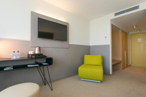 Zona de estar de ibis Styles Kortrijk Expo