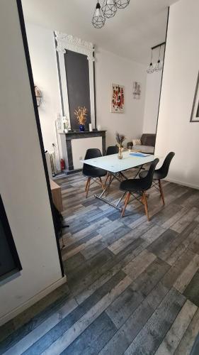 Appart cosy avec balnéo, balcon, clim à 15 min de la Cité