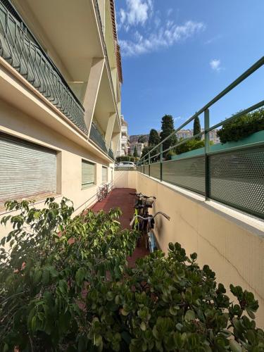 Le Grimaldi Centre de Menton Piétonne Mer Casino Jardins Biovès Ventilateur plafond