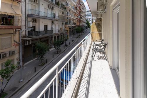 The City Vibe Stylish 3BR Balcony in Thesaloniki