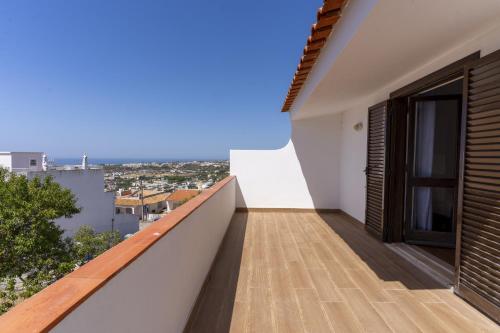 #417 Sunny 2BR Retreat Open Views Pateo