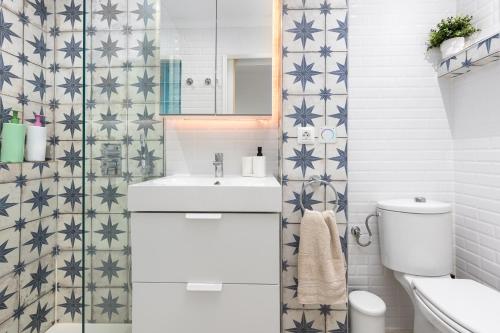 a bathroom with a sink and a toilet and a mirror at CarpeDiem Costa de Antigua in Costa de Antigua