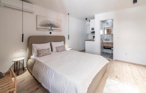 Stunning Home In Rab With Wifi