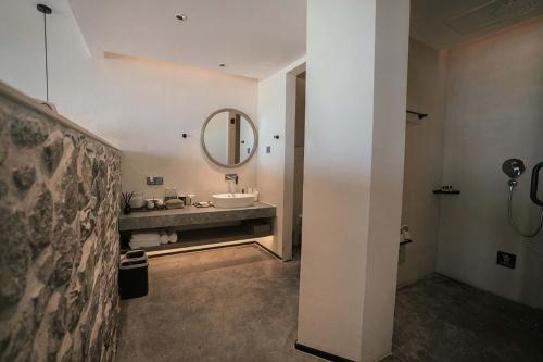 a bathroom with a sink and a mirror at XIHUI Cliff Hotel in Tian'ao