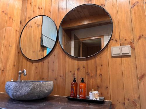 a bathroom with a sink and a mirror at Sunset puhkemaja in Kaigutsi