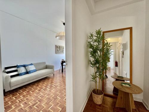 Faro Central 3 by Homing