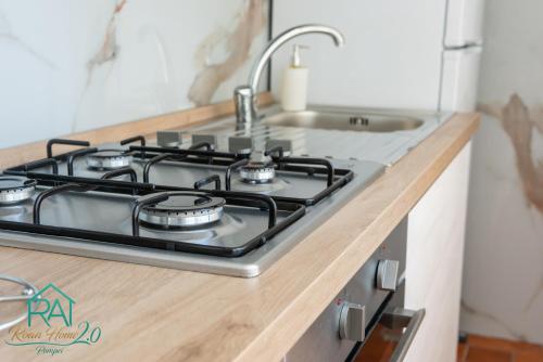 a stove top in a kitchen next to a sink at Roan Home Pompei 2 in Pompei
