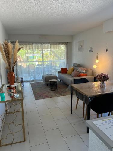 Lovely cosy nest close to the centre of Cannes