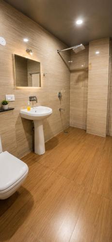 a bathroom with a toilet and a sink and a shower at Dharvi Kasauli Heavens in Kasauli