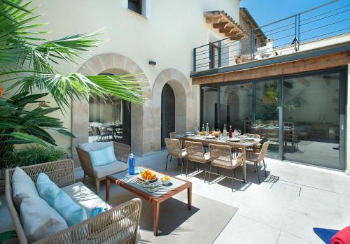 Owl Booking Villa Alvarez - 5 Min Walk to Old Town Center