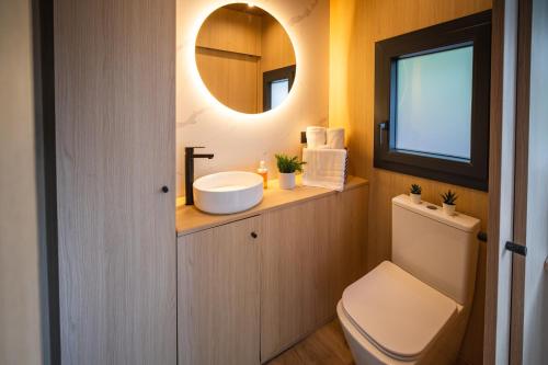 a bathroom with a sink and a mirror at Cabañas en Graus in Graus
