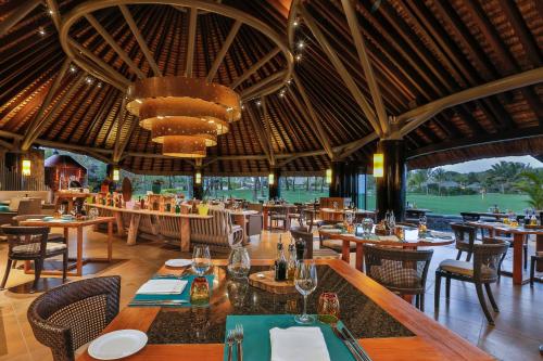 Restaurace v ubytování Anahita Golf & Spa Resort