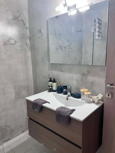 a bathroom with a sink and a mirror at Αγγελικη in Kyparissia