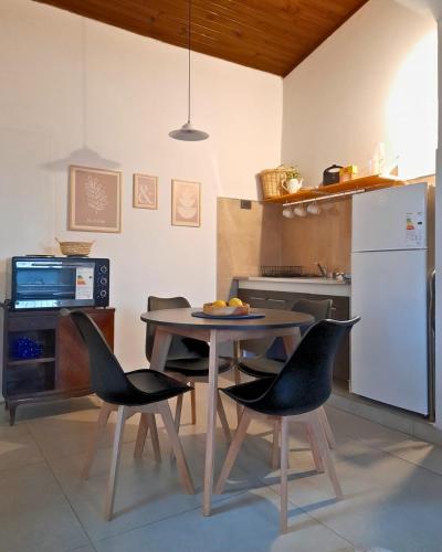 a kitchen with a table and chairs and a refrigerator at Temporario La Marcela in Resistencia