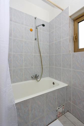 Apartments with parking space Crikvenica - 22214