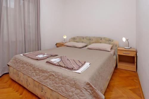 Apartments with parking space Crikvenica - 22214