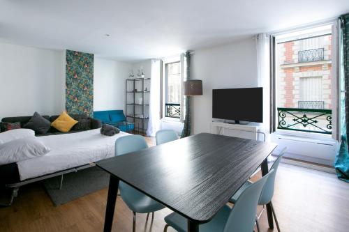 Air CONDITIONER 1 Bedroom Apartment in walking disrance to Eiffel Tower