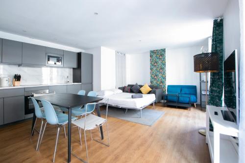 Air CONDITIONER 1 Bedroom Apartment in walking disrance to Eiffel Tower