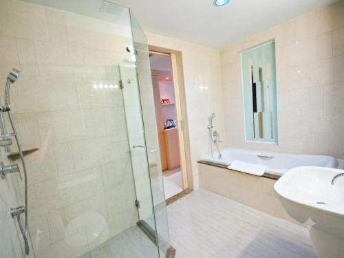 a bathroom with a shower and a sink at Parinda Hotel - near Benjakitti Park & Queen Sirikit National Convention Center in Bangkok