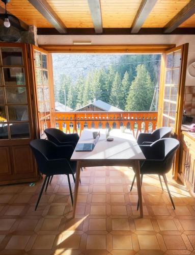 Cosy Alpine Chalet Near MorzineAvoriaz Sleeps 6