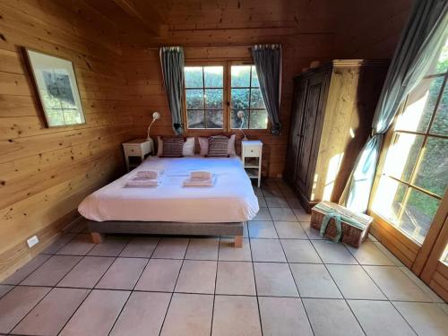 Mountain Chalet with Panoramic Views Sleeps 9