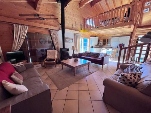Mountain Chalet with Panoramic Views Sleeps 9