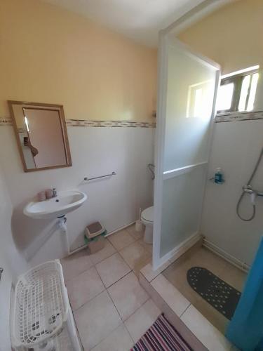 a bathroom with a sink and a toilet at Casa Das Ilhas in Paul