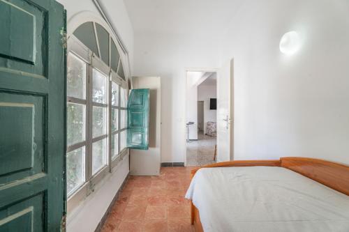 a bedroom with a bed and a large window at Finca La Pampa in Arafo
