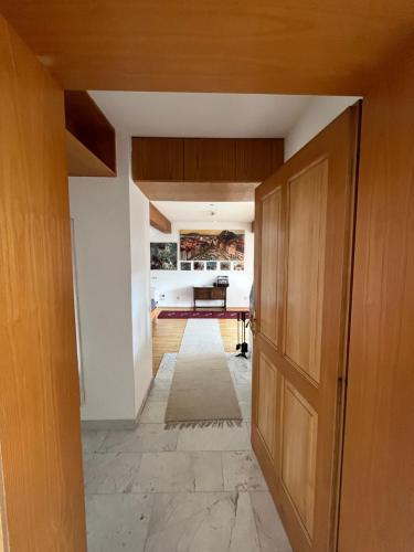 BuenaVista Loft - Sun-Filled Balcony & Park Views