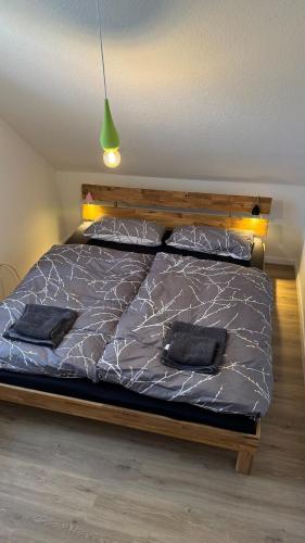 a bed with two pillows on it in a bedroom at Urban Style trifft Heideflair in Schneverdingen